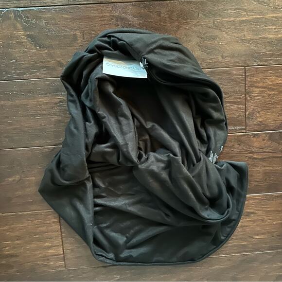 NWT Beyond Yoga Infinity Hidden pocket Scarf Black NEW Exercise Hidden Pocket - Picture 5 of 14